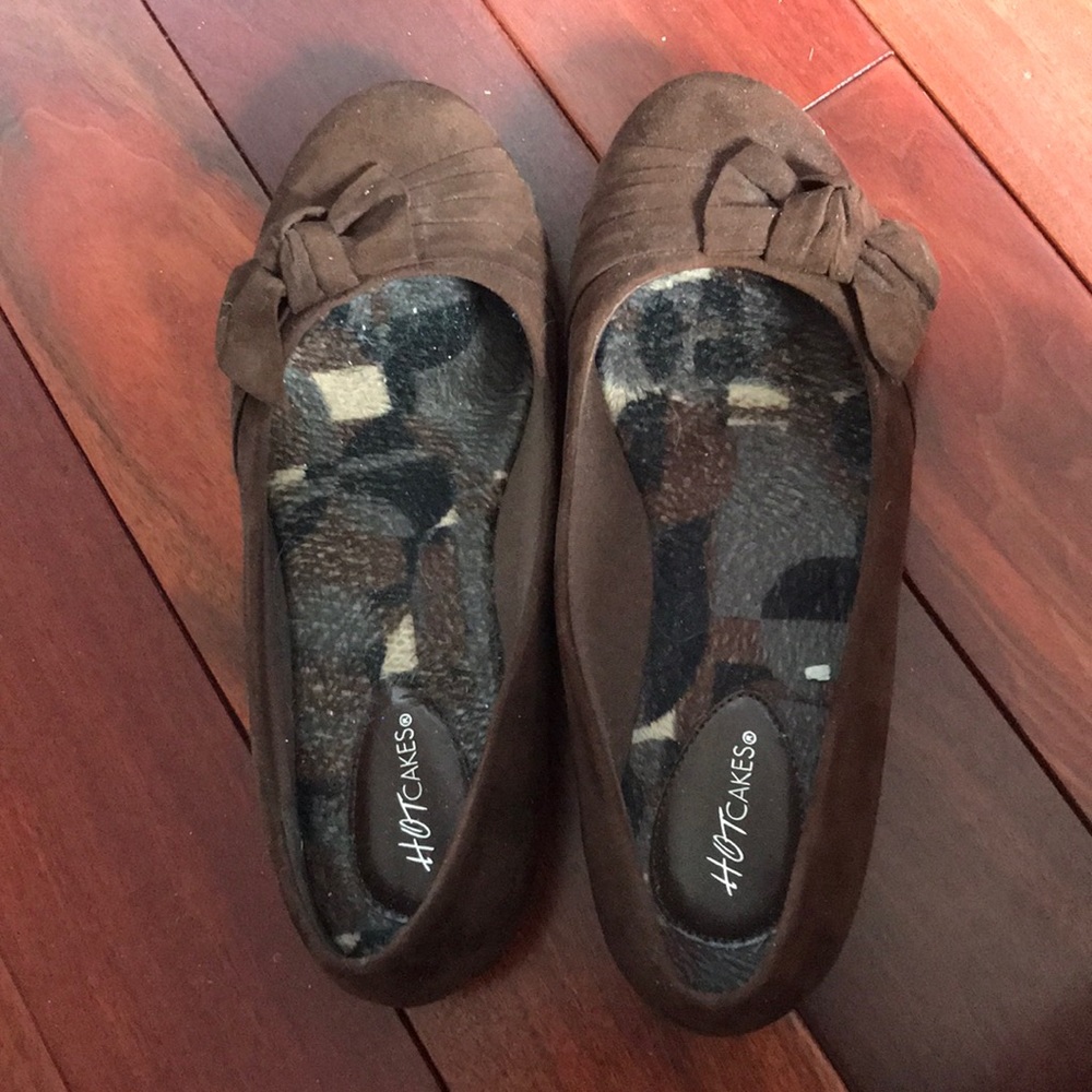 Brown Flats with bow accent